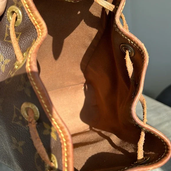 Louis Vuitton backpack - Picture 6 of 7